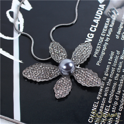 0330新品 耀眼絢麗~珍珠裝飾水鑽花朵墬飾項鍊