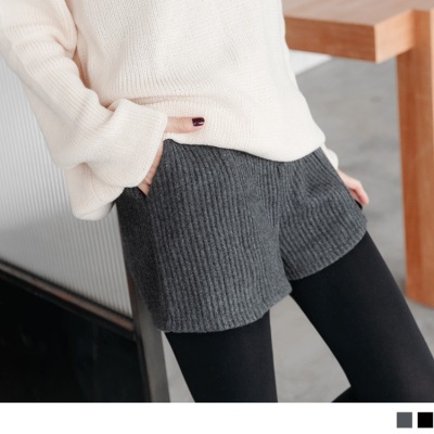 0226新品 混羊毛質感立體直紋雙釦短褲．2色