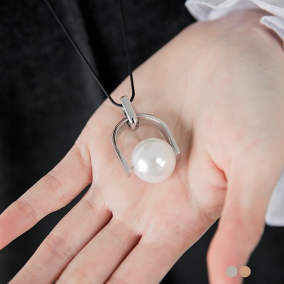 0105新品 【特價款】 馬蹄式戒指珍珠墬飾項鍊．2色