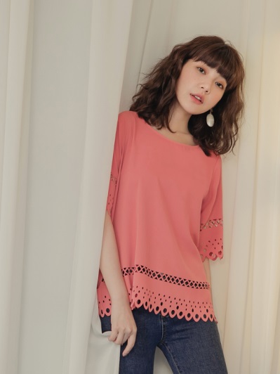 純色不易皺袖子造型鏤空下襬燒花短袖上衣 2色 Ob嚴選品牌旗艦店