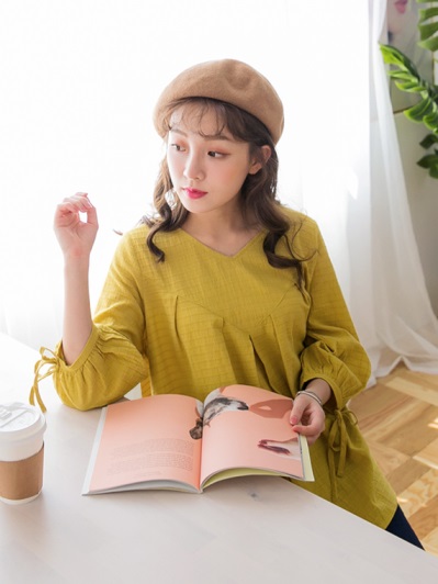 袖口綁帶橫條壓紋V領七分袖高含棉長版上衣．3色