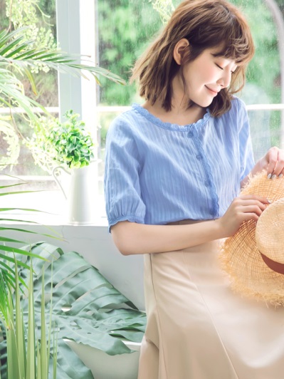 布蕾絲滾邊變化織紋無領短袖襯衫/上衣