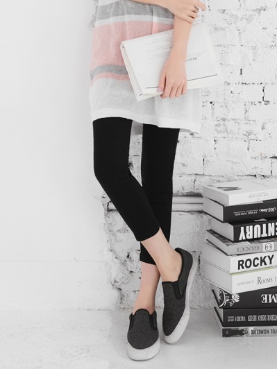 2019衣服流行選購推薦清新碎花質感面料細繩肩帶V領背心．2色特賣哪裡買