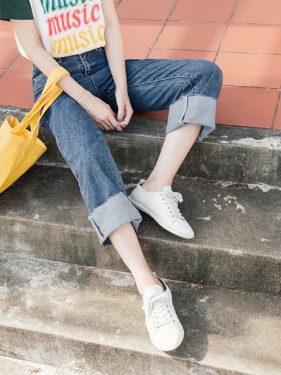 不收邊褲腳設計高腰水洗牛仔寬褲