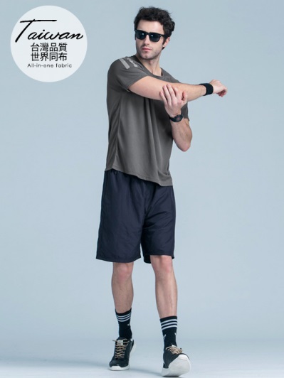 台灣品質．世界同步~夜跑反光條設計排汗運動上衣．3色