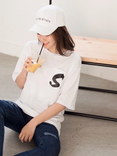 羅小白~高含棉大字母印圖口袋短袖上衣